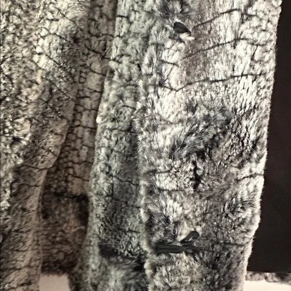 Fifteen Twenty Plush Faux Fur Snake Print Crop Grey Black Coat medium - Picture 6 of 6